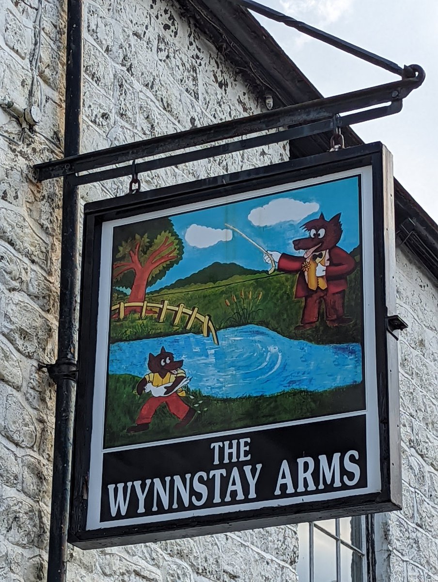 PubsCymru's tweet photo. Sad to see #TheWynnstayArms still closed in #Llanbrynmair 
Was always a good stop off on journey to south or north #Wales
Formerly known as the #CockInn named after nearby cockpit 😡 https://t.co/U0IvoF7ePV