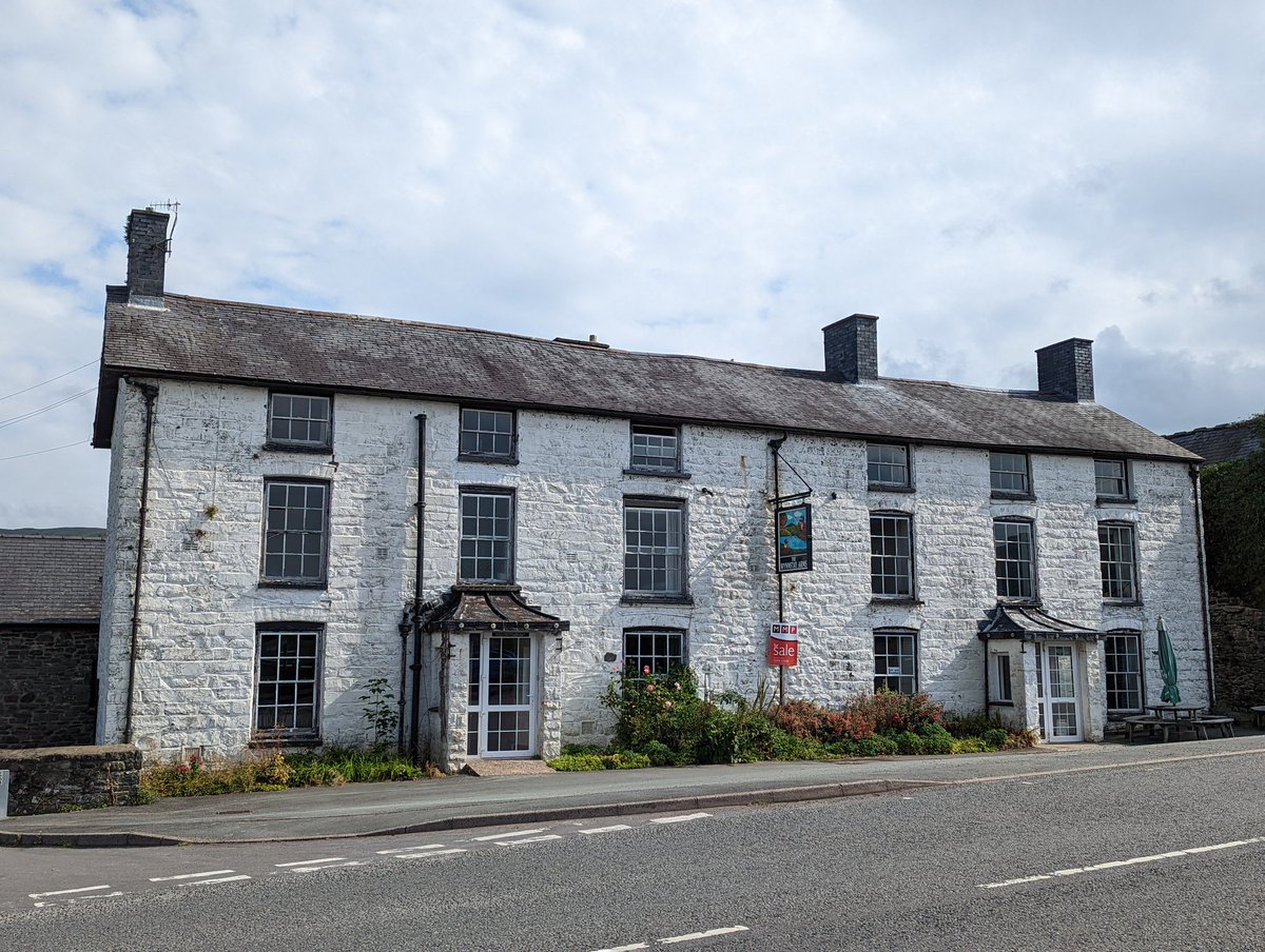 PubsCymru's tweet photo. Sad to see #TheWynnstayArms still closed in #Llanbrynmair 
Was always a good stop off on journey to south or north #Wales
Formerly known as the #CockInn named after nearby cockpit 😡 https://t.co/U0IvoF7ePV