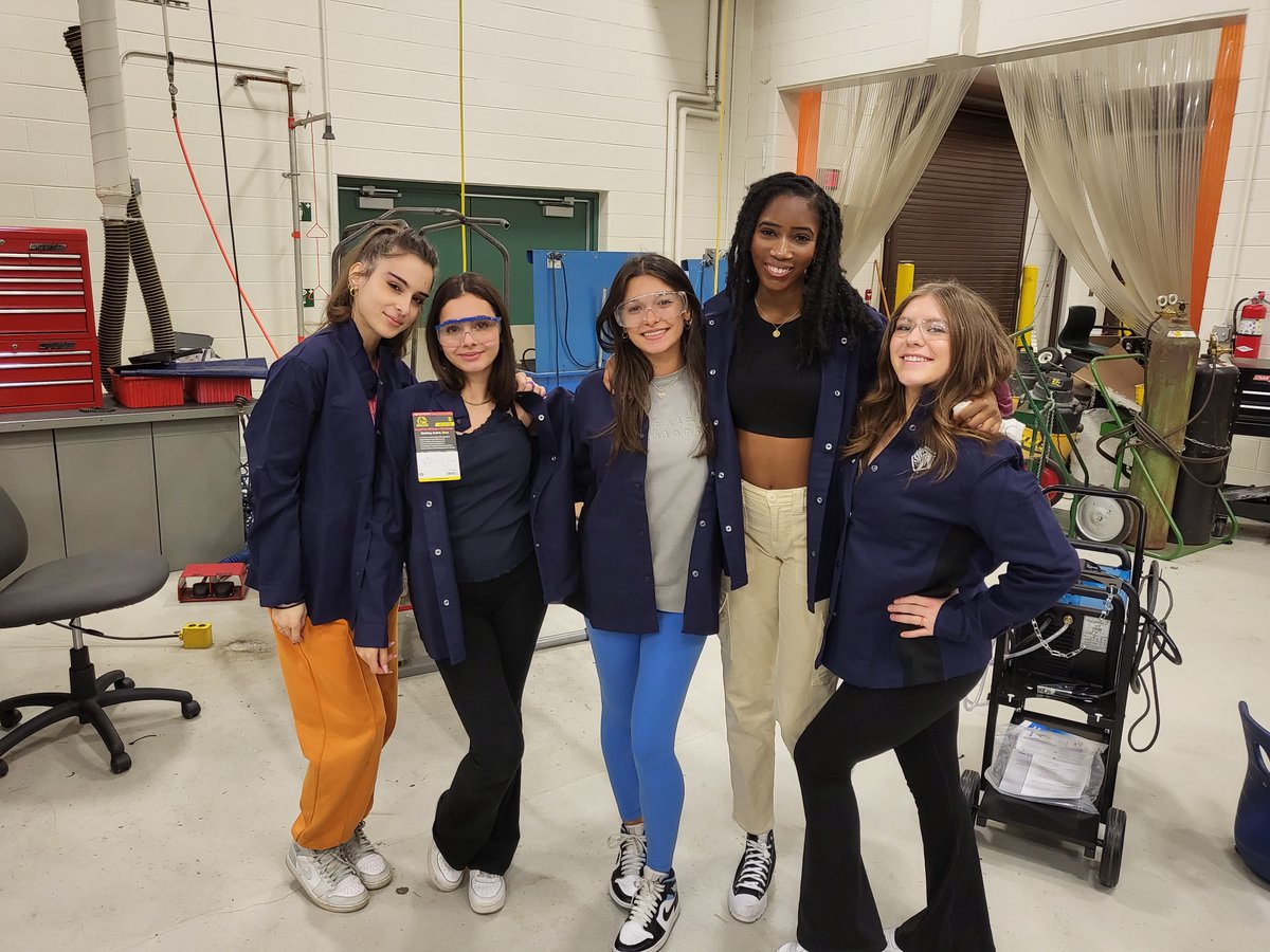 Novi High School Engineering Dept tweet media