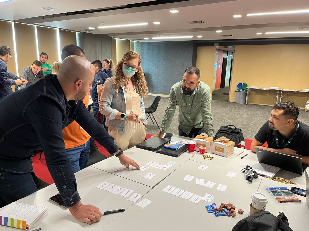 UsariaDesign's tweet photo. #ClientesQueInspiran 🙂Con @Grupo_Exito, cadena más grande de retail y supermercados en 🇨🇴, buscamos mejorar experiencia de solicitudes en su Mesa TI, contribuir a la eficiencia en su operación, disminuir costos de soporte y superar expectativas de usuarios finales. #design https://t.co/IFzT58rrA8