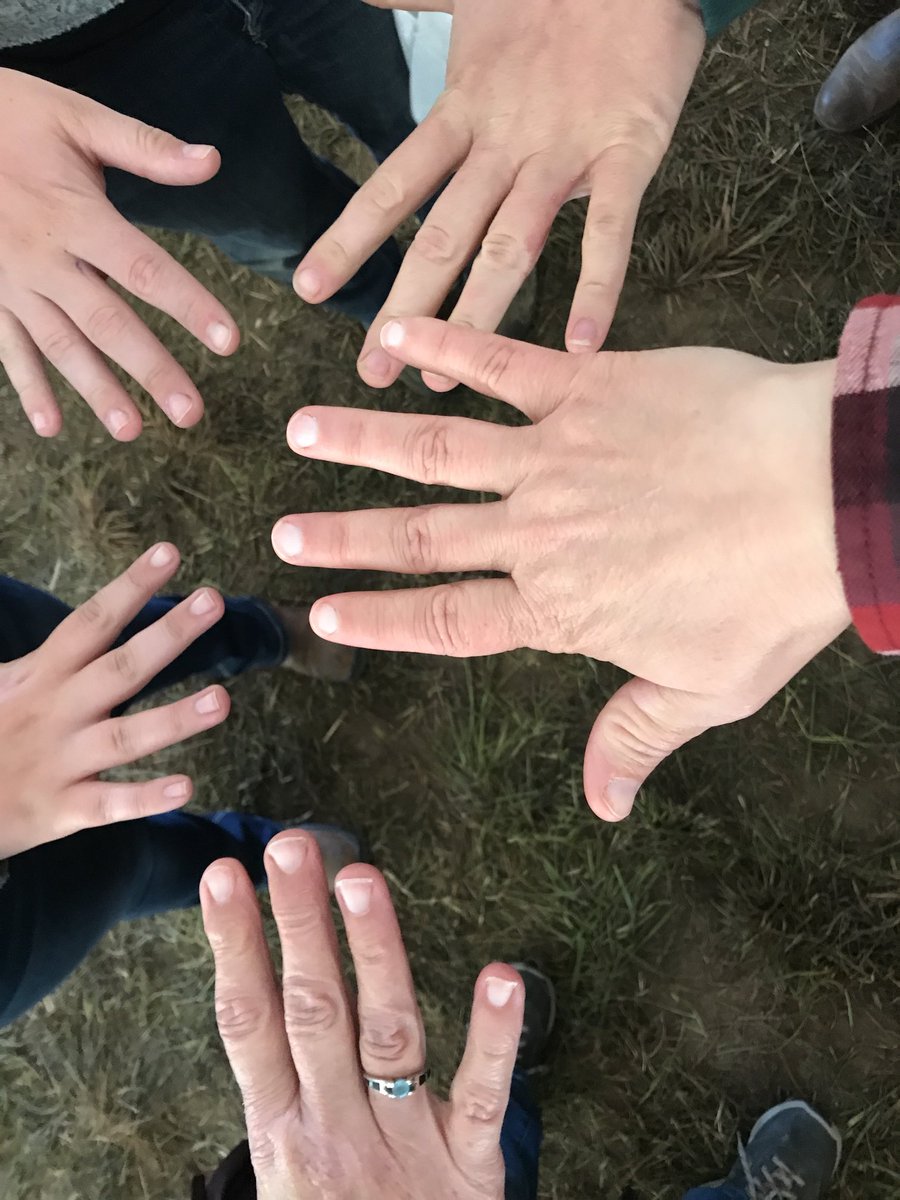 PeggyBrekveld's tweet photo. The nails of farm working women #ontag @OntarioFarms https://t.co/HnJVbf37LW