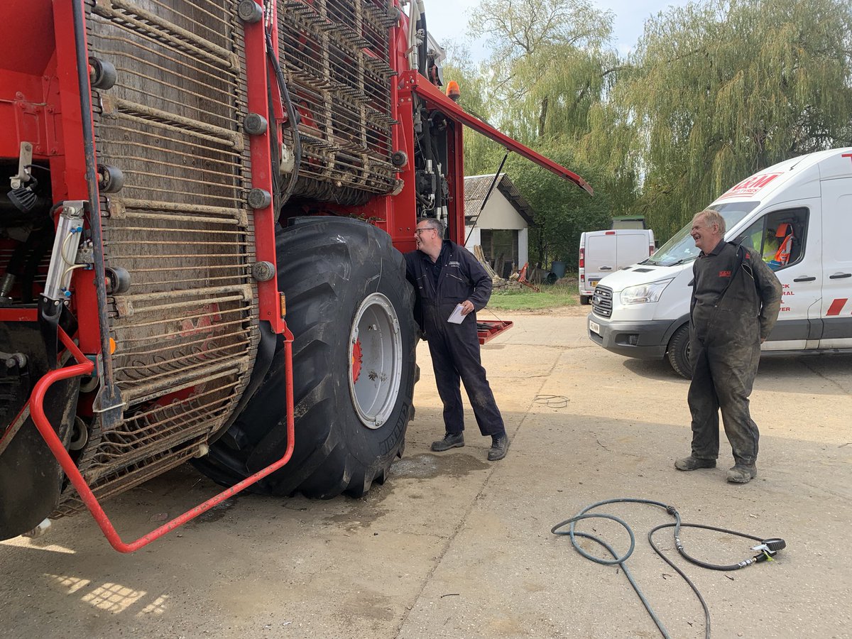 bigrednorm's tweet photo. @MichelinAgriUK @km_tyres @TomSaun37129196 out today fitting 2 new IF1000/55R32 cerexbib to this Holmer beet harvester all ready to go straight into this year’s campaign #exelagri #youkeepringingwellkeepbringing #topservice #agrityres #agri https://t.co/FKExmHNXum