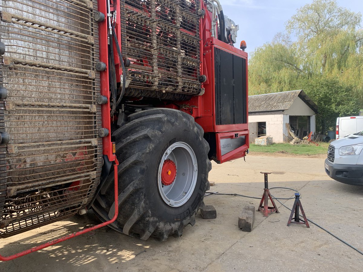 bigrednorm's tweet photo. @MichelinAgriUK @km_tyres @TomSaun37129196 out today fitting 2 new IF1000/55R32 cerexbib to this Holmer beet harvester all ready to go straight into this year’s campaign #exelagri #youkeepringingwellkeepbringing #topservice #agrityres #agri https://t.co/FKExmHNXum