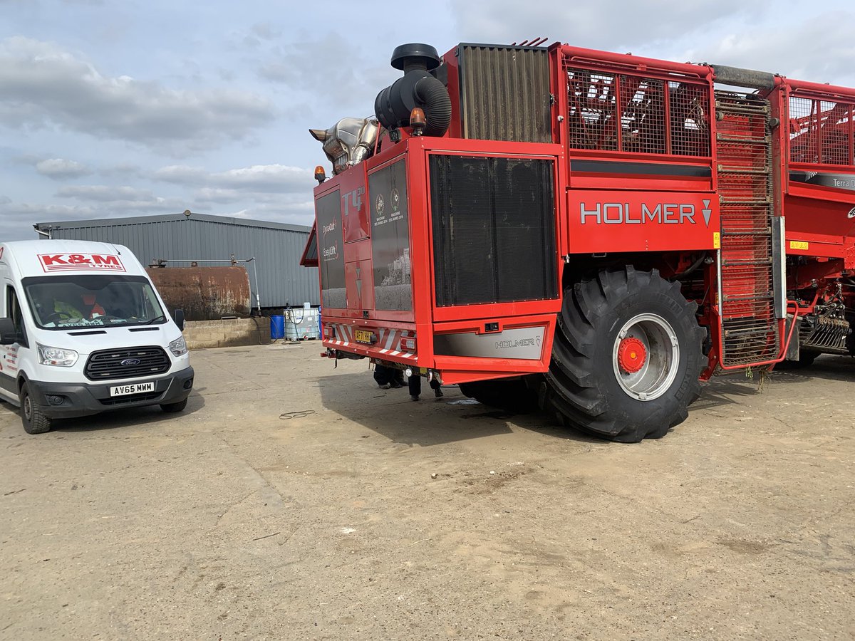 bigrednorm's tweet photo. @MichelinAgriUK @km_tyres @TomSaun37129196 out today fitting 2 new IF1000/55R32 cerexbib to this Holmer beet harvester all ready to go straight into this year’s campaign #exelagri #youkeepringingwellkeepbringing #topservice #agrityres #agri https://t.co/FKExmHNXum
