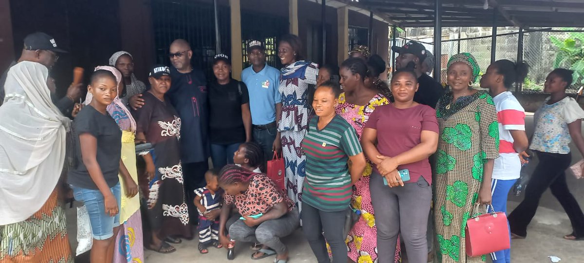 G4G2023's tweet photo. ADABA 1 with AREWA WOMEN as they declare support for the PURVEYOR OF PEACE.

#Gomez4Senate
#Lagos
#ThinkGomez https://t.co/DjQIEcC7Sd