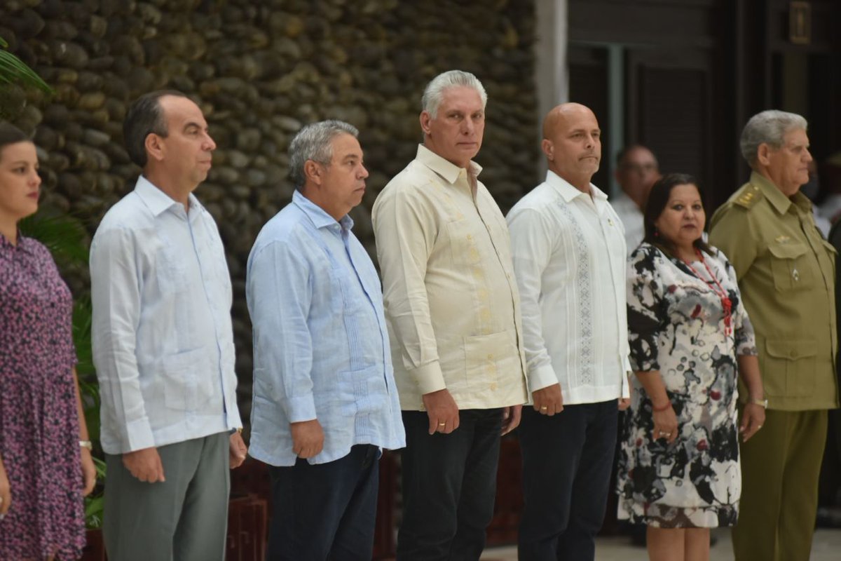 GHNordelo5's tweet photo. Encabezó nuestro Presidente @DiazCanelB el acto nacional de condecoraciones con motivo del 62 aniversario de los #CDRCuba #Cuba #62SiendoPueblo #SomosDelBarrio #CódigoSí https://t.co/7ssqdn2beh