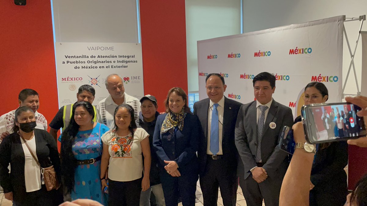 TabataRiv's tweet photo. ¡Qué orgullo tener presente a nuestras raíces, que no sean perdido nuestras lenguas, gracias a todos nuestros representantes en NY. 🤗🙌🏼👏🏼
@Jorge_IslasLo @marthadelgado @gerardoizzo https://t.co/iglykeCPBN