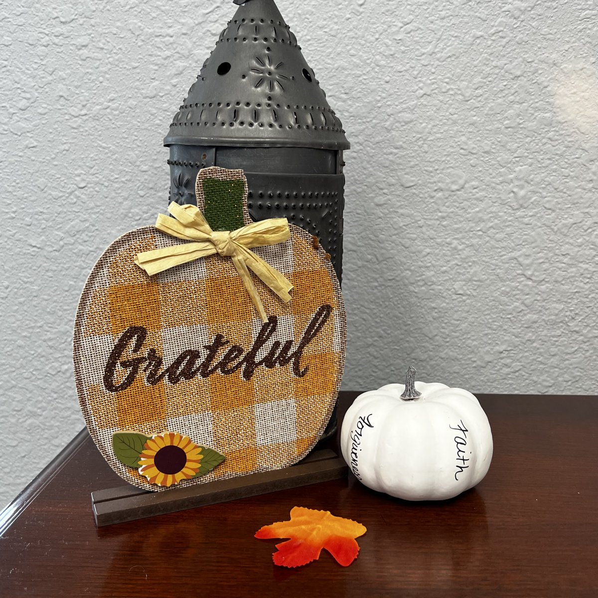 WrenInsurance's tweet photo. It's the first day of fall! 🍂 Even though it still feels like summer outside, we're creating fall vibes inside🍁 https://t.co/5F3Xj8W0eC