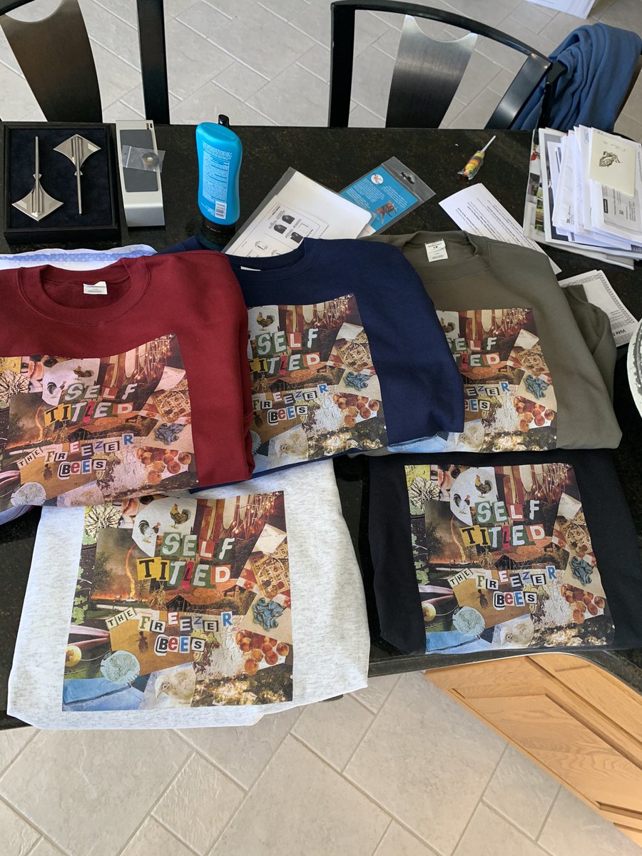 TheFreezerBees's tweet photo. 🚨NEW MERCH🚨

Black tees in all sizes available now for $25

we are also taking pre-orders for crewnecks in 5 color options, $40

DM US FOR ORDERS https://t.co/KLhTFPMKXO