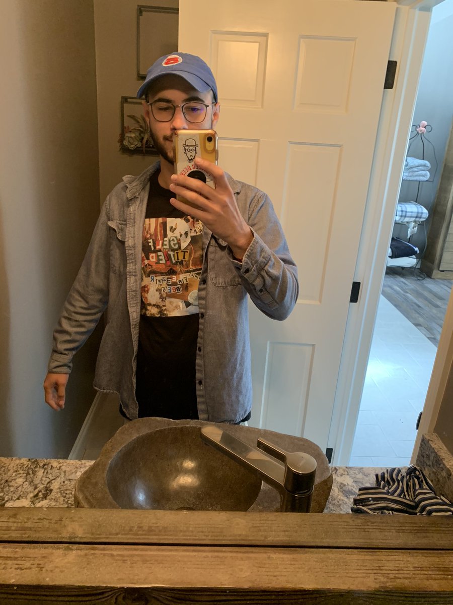 TheFreezerBees's tweet photo. 🚨NEW MERCH🚨

Black tees in all sizes available now for $25

we are also taking pre-orders for crewnecks in 5 color options, $40

DM US FOR ORDERS https://t.co/KLhTFPMKXO