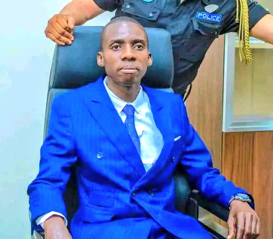 2LaRepublique's tweet photo. 🚨 Devoir de Mémoire

#Photo1 : Christelle Mwabilu jeune dame intelligente et compétente, actuelle DGA de l'OCC.

#Photo2 : Pistis Bononga jeune homme très intelligent, licencié en Math Info à l'@Unikinrdc et actuel DG de Sokimo.

Question: En quoi leurs nominations vous énerve? https://t.co/LT6lPZZUFH