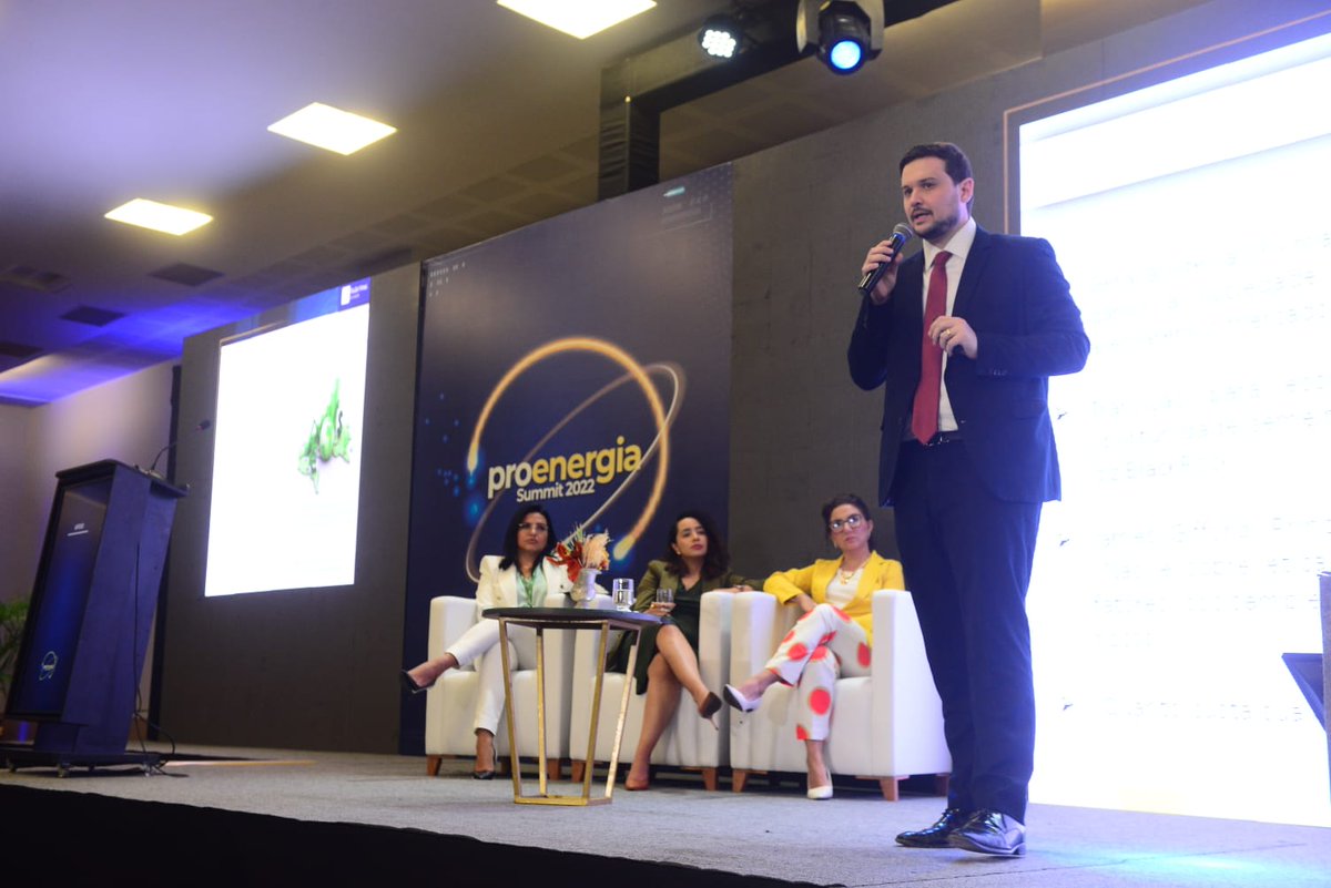 mtravessoni's tweet photo. Bruno Galvão fala sobre práticas ESG no setor energético em evento especializado 
https://t.co/yu18wa25dT https://t.co/PFNYlEdaQr