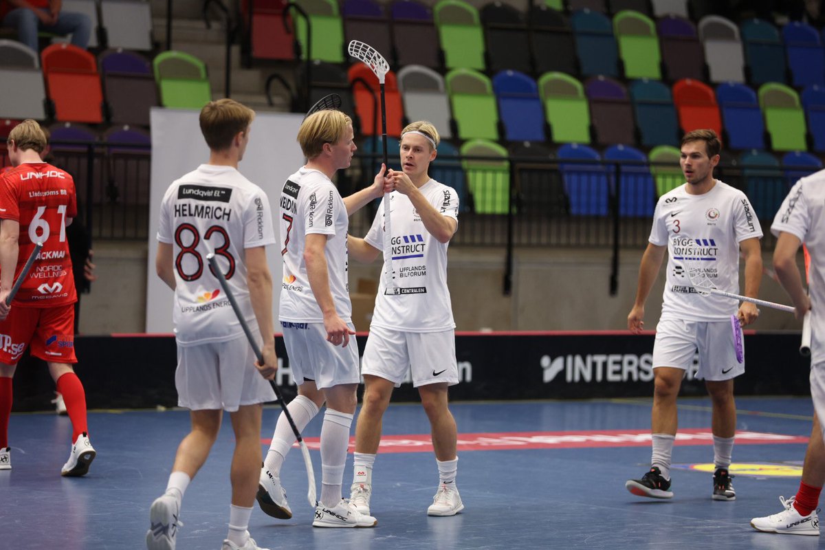 StorvretaIBK's tweet photo. Seger över JIK med 12-3🦅🔥🚌
Tack till alla som är en del av Storvretahjärtat🦅❤️
Redan på söndag tar vi emot @vaxjovipers i @ifuarena säkra dina biljetter via länken!
#viärvreta #sslse #innebandy
https://t.co/9epqSK0yX2 https://t.co/fPdugNGSrb
