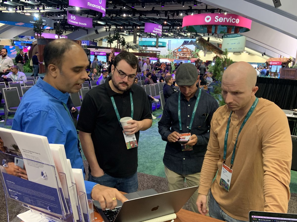 smsmagic's tweet photo. @Dreamforce #df22 #dreamforce #smsmagic #beconversive https://t.co/NqqqU3bthv