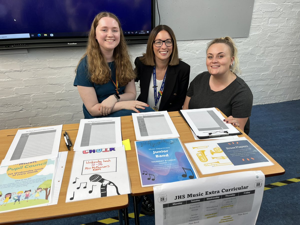 A very busy Freshers Fair today organised by our fantastic S6 Leadership team 👏🏼. Lots of exciting new clubs on offer! 🏈🧪🏀♟📚⛳️

<a href="/JohnstoneHighSc/">Johnstone H.S.</a>