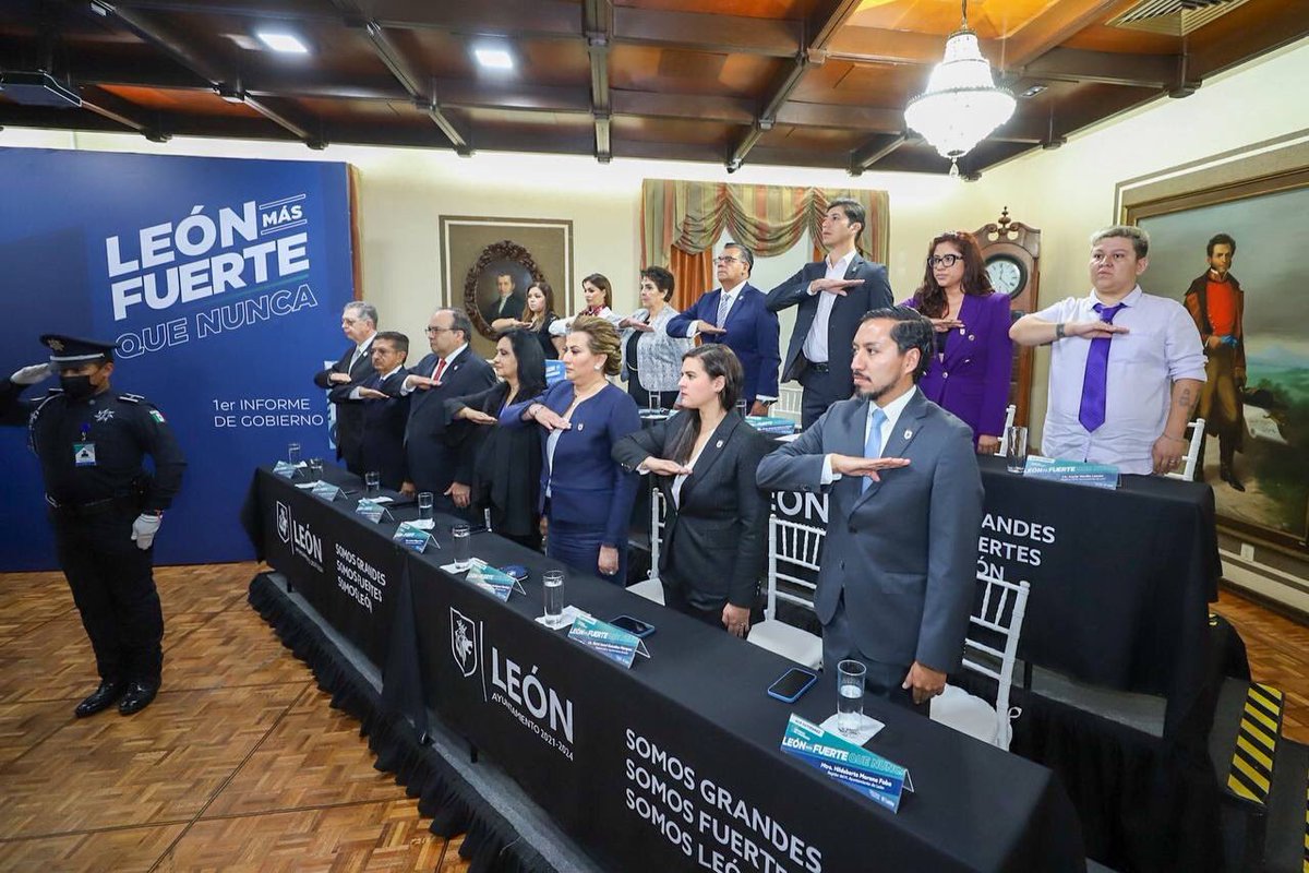 municipio_leon's tweet photo. 🔹 En Sesión Solemne de Ayuntamiento, la Presidenta Municipal @AleGutierrez_mx hizo entrega del documento 📄 que contiene los resultados del primer año de la Administración Municipal. https://t.co/1l3i05dOZM