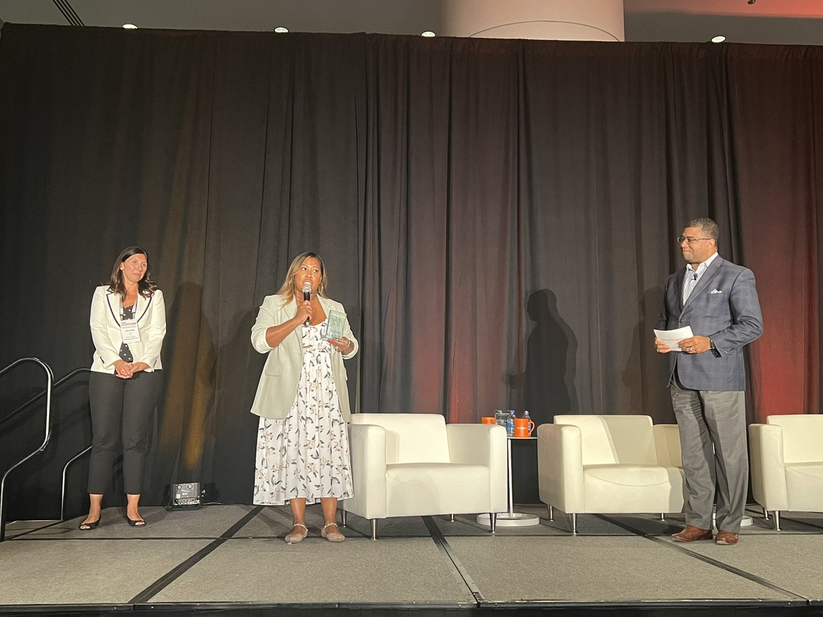 msbjancarz's tweet photo. So proud of my friend @TafonaWSU who leads @GraduateTacoma for being selected as the 2022 Bill Heninngsgaard Cradle to Career Champion Award winner! #ladyleaders @StriveTogether #convenec2c https://t.co/7Orn1jtxGh