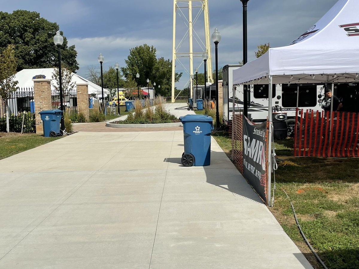 ColinBaillieTV's tweet photo. Crews are getting set up for the 35th Praise the Lard event here in Murphysboro. Crews from 16 states will be competing in multiple events from tonight until Saturday. I’ll have live reports at 4 and 5 out here in Murphysboro. Be sure to tune in on @kfvsnews. https://t.co/4WqZAvnKsN