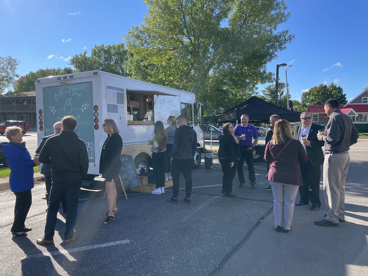 CapitolBank's tweet photo. Perfect fall morning🍁🍂A chill in the air, but plenty of coffee to keep warm! Thanks to all who attended our Verona event &amp; thanks to Butternut Road Coffee Truck! See ya next week at our East Madison location!
#communitybanking #communityappreciation #banklocal #fallisintheair https://t.co/XtI4DDq7Zd
