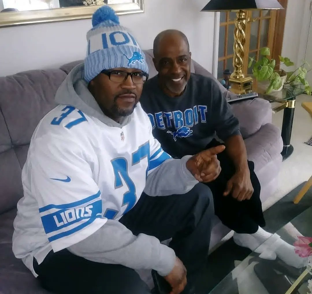 AaronTLatimer's tweet photo. 3months since my dad passed. I swear workin extra has not been what I wanted 2 do lately. U left me a lot 2 handle. U was my SILENT GIANT. I got this no matter what...because you always told me it's a small thang to a GIANT.  Hurting today, yet smiling because you built me tuff‼️ https://t.co/gSLS41tk6n