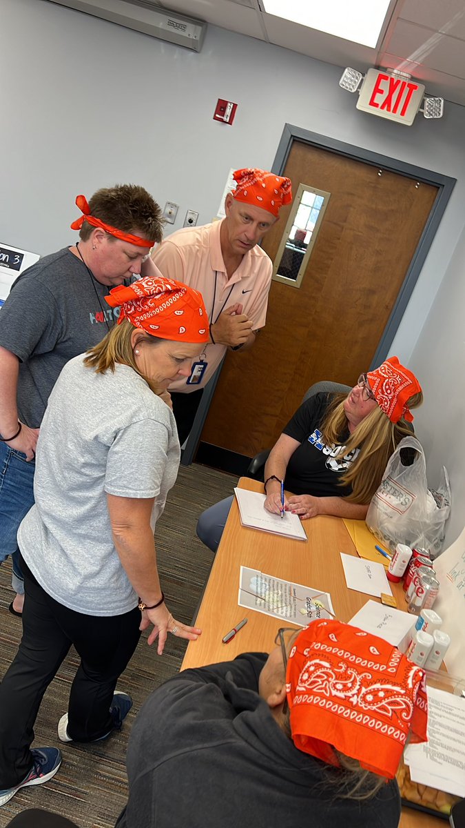 Katie_M_Ritter's tweet photo. 🔥The final challenge of Survivor Tech Integration Edition- has begun!
🧩Coaches are building tech integrated lessons with standards and @Hamilton_CSD curriculum frameworks!
#fecamp22 https://t.co/7uCOEgifJ2