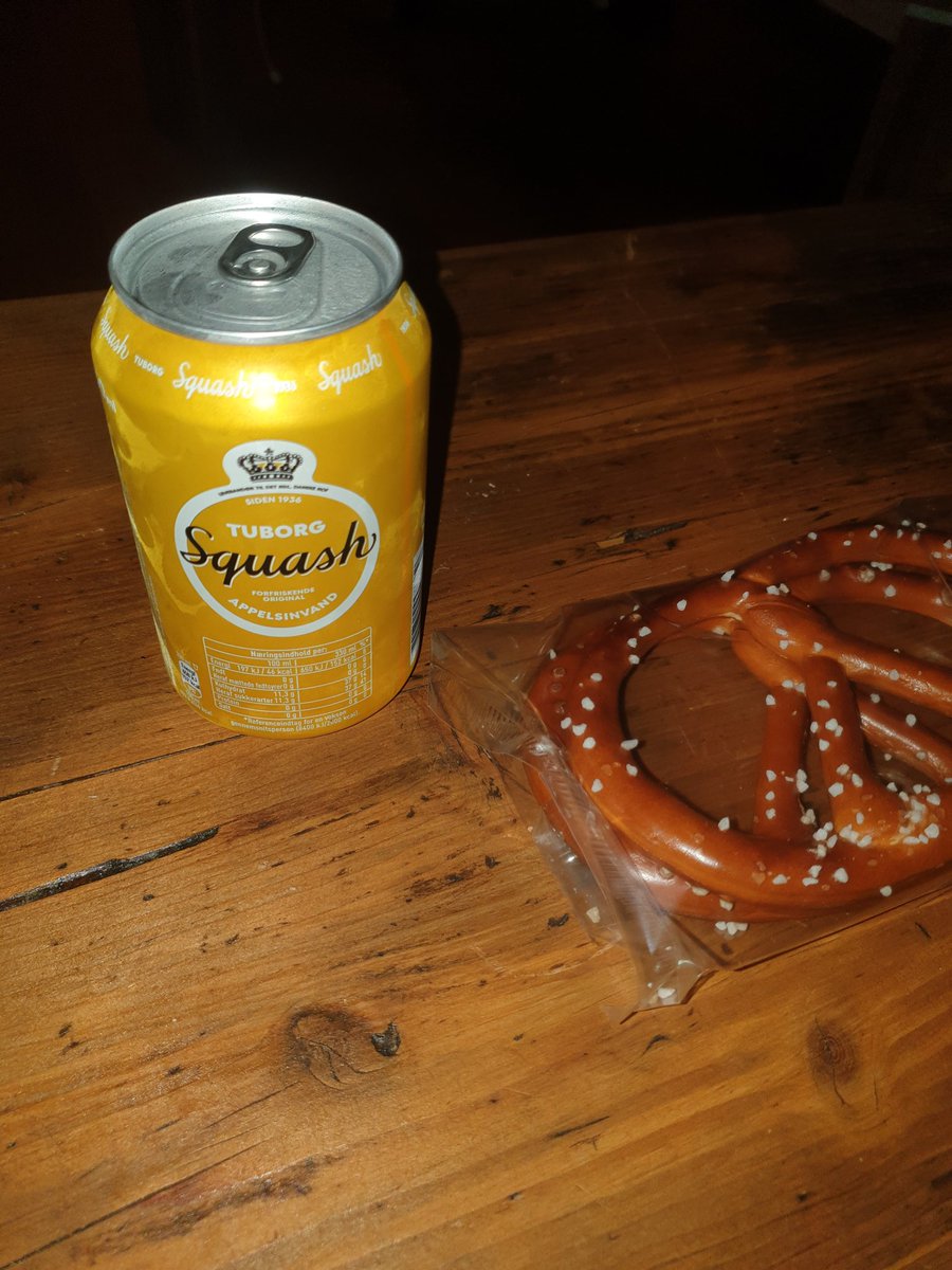 Nach der Arbeit erst mal ein schönes kühles Tuborg Squash trinken. Hab kein Plan was das sein soll und warum zum Fick das im Kühlschrank stand aber das Leben kann man nun mal nicht planen.