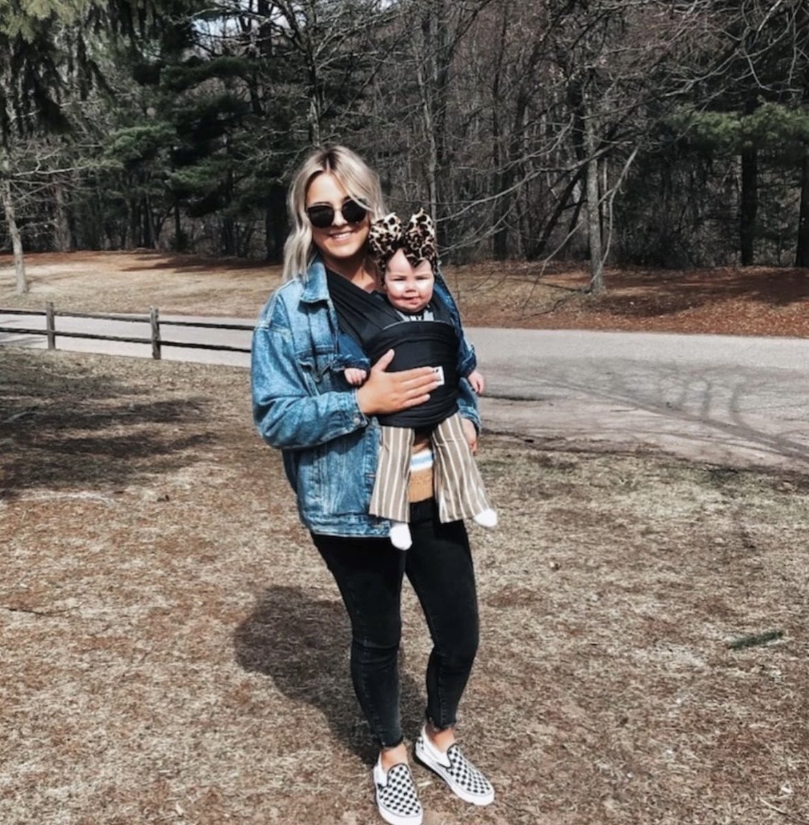 We absolutely LOVE #fallseason! 🍂 Wishing everyone a happy first day of Fall!⁠ 

📸- @_whatthehayles 

#babyktan #mybkjourney #wearallthebabies #babywearing #bondsimply #love #family #motherhood #momlife #momblog #bumpdate #babyfever #firstdayoffall #Fall #spokkyvibes 
⁠