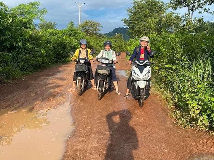 Don_du_Choeur's tweet photo. FORTES INONDATIONS AU #CAMBODGE…Difficile d’accéder aujourd’hui à l’école de #TaPen depuis #Kamprum ! https://t.co/gzP6i26FNI