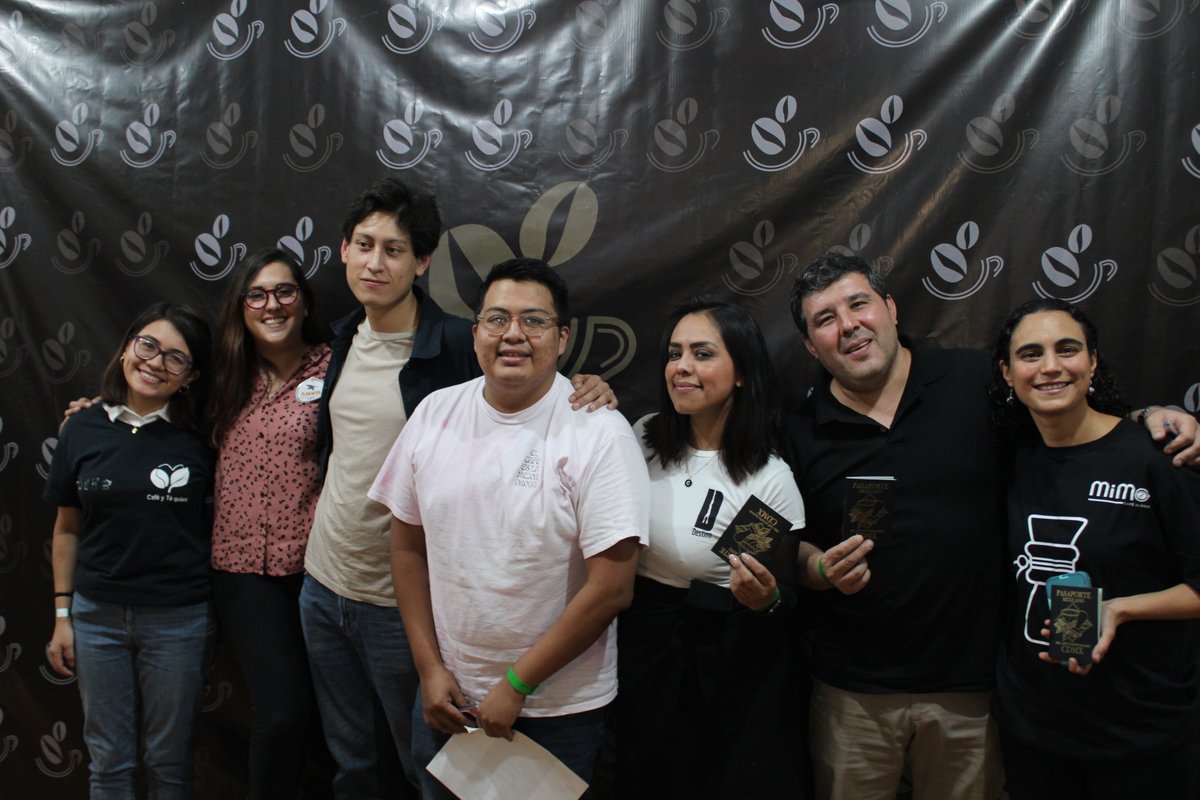 ☕️Unidos por reconocer y fortalecer la labor de todos los que forman parte de la cadena de valor del sector cafetalero, se llevó a cabo la #ConferenciaDePrensa para anunciar el primer #PasaporteDeCafé de especialidad de la #CDMX, impulsado por el movimiento #TodosPorElCafé📔