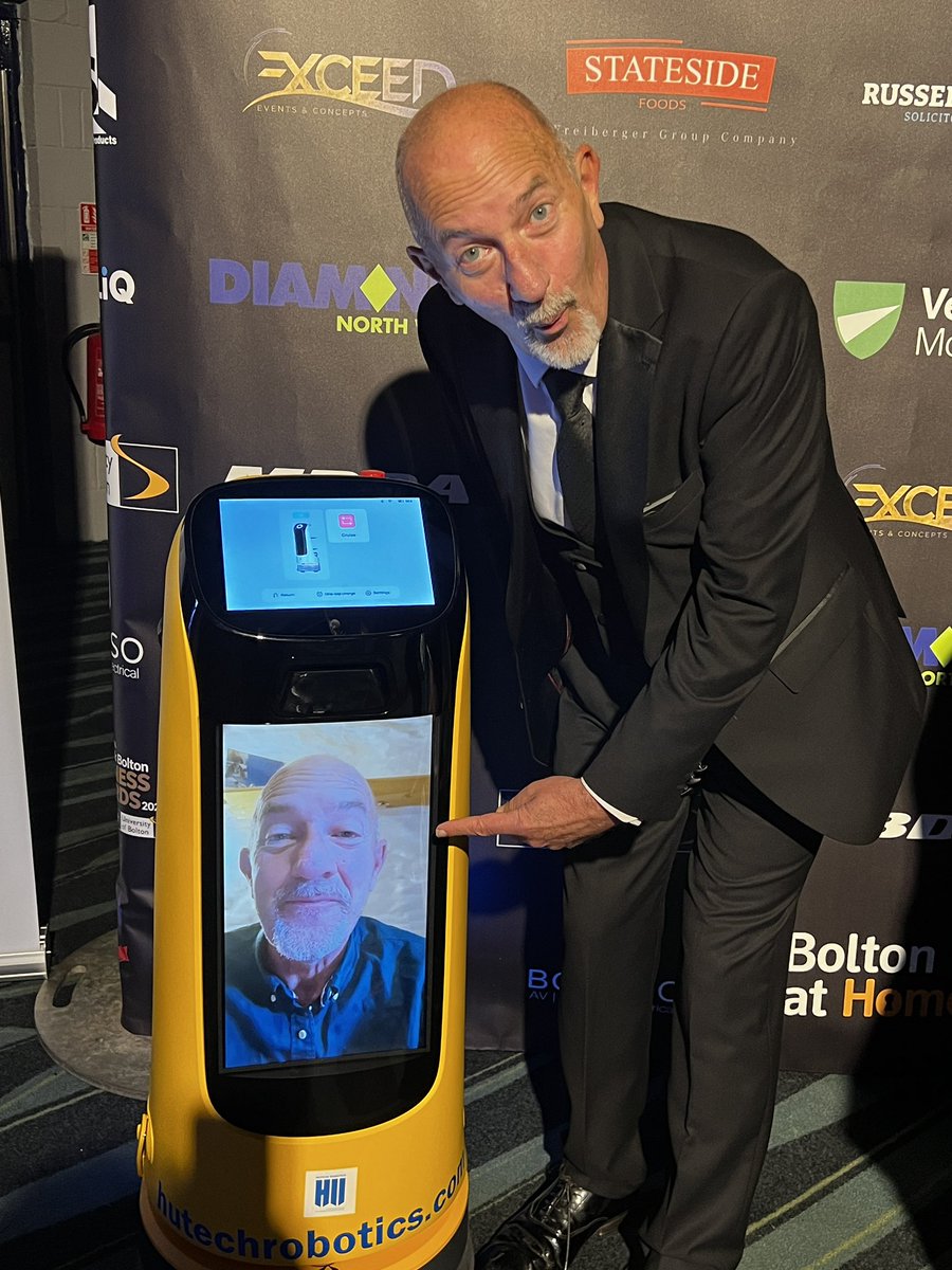 HutechRobots's tweet photo. @CroneyITV l2 for the price of one #boltonbusinessawards https://t.co/mABjsAqnpQ