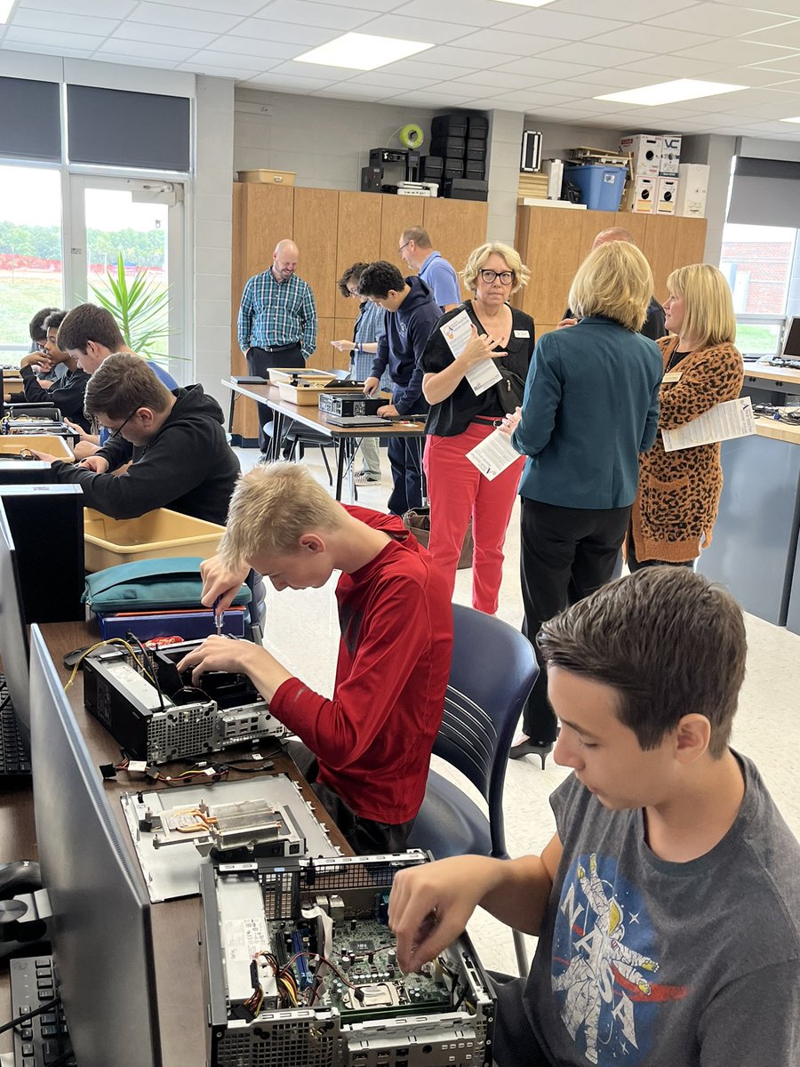 CorumPatty's tweet photo. Saw great teaching and learning this morning @BoonvilleR1. Boonslick  Technical Education Center - where amazing things are happening allowed us to watch and give meaningful feedback. Thank you! @RLGMike https://t.co/iP0wIox2pa