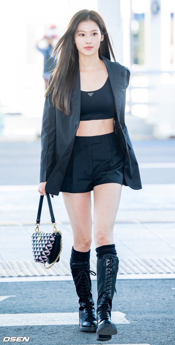 allforDarryl's tweet photo. THIS IS SANA's MOMENT 💜
PRADA with SANA
#PRADAXSANA #SANAMFW #PradaSS23 @JYPETWICE @Prada https://t.co/OXE8ouuJ7f