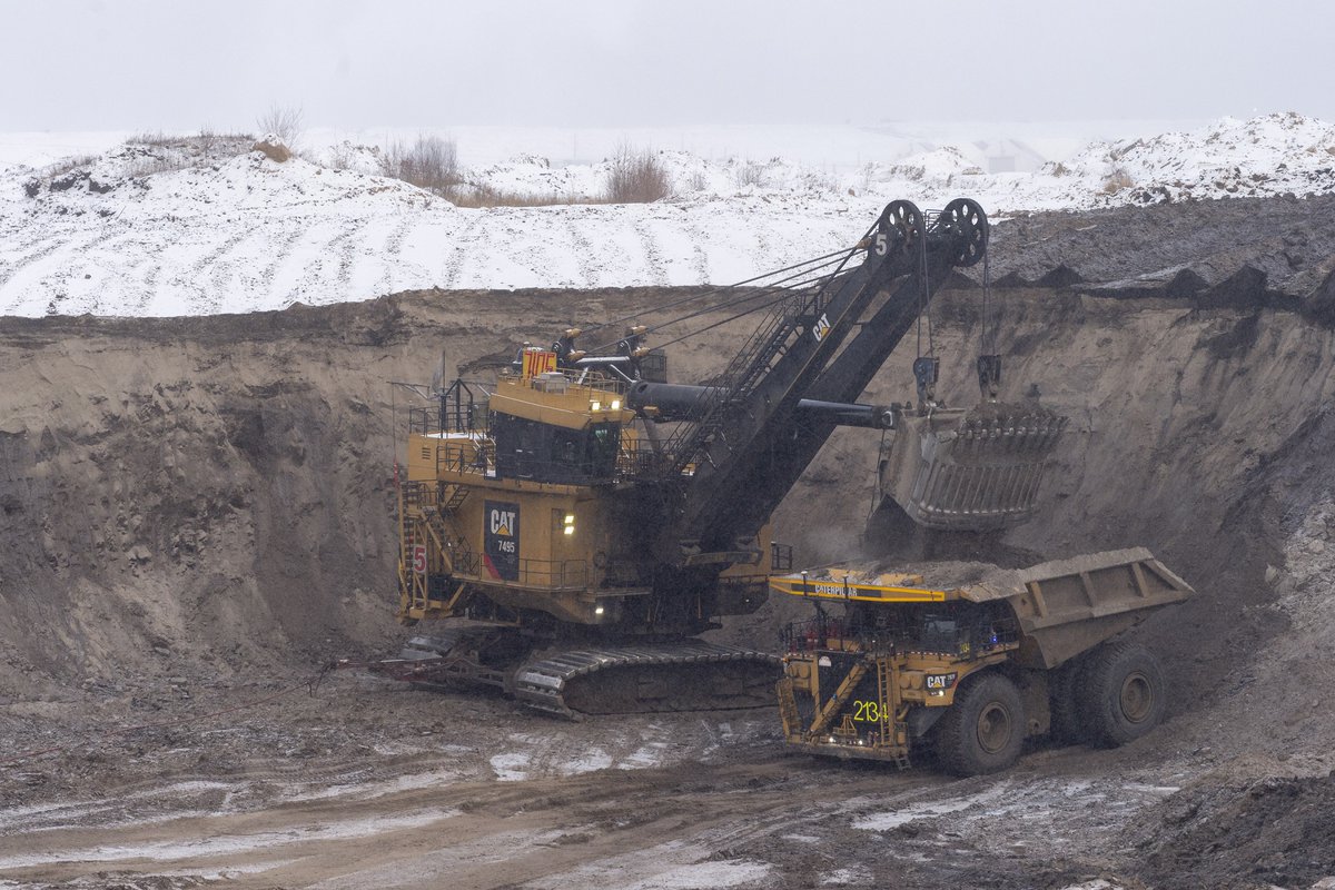 im_mining's tweet photo. Roughly nine months after reaching the 4-billion-tonne autonomously hauled milestone, trucks equipped with Cat MineStar Command for hauling have now moved over 5 billion tonnes of material, the OEM says | https://t.co/wIDmeBStlc @CatMining #mineautomation #miningAHS https://t.co/GVbPvMvGLR