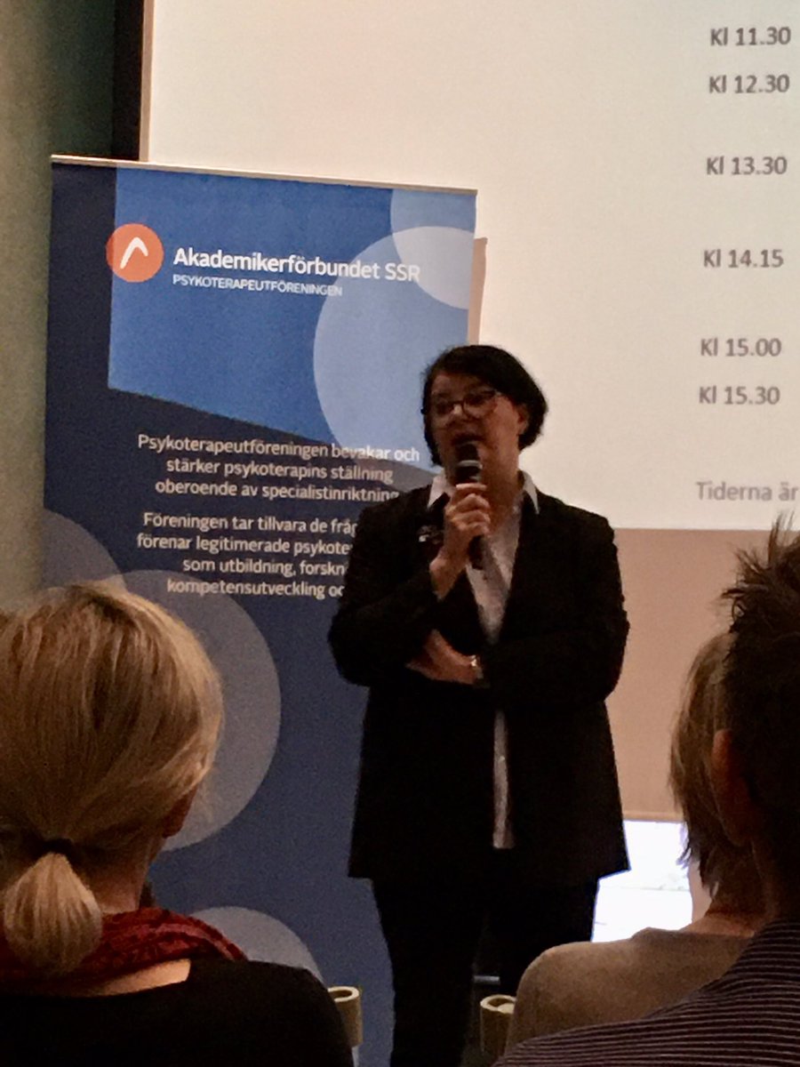 Grundad's tweet photo. Idag har @akademssr Psykoterapeutförening firat försenat 10-årsjubileum och lyssnat på intressanta föreläsare som framtidsspanade och
-hoppades på mer #psykoterapi och fler #psykoterapeuter i framtiden.
@HeikeErkers
@peeterandersson https://t.co/LIYyA7uTyz