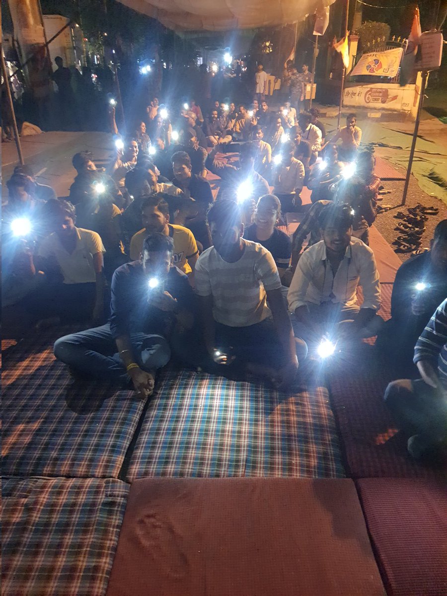 NEYU4INDIA's tweet photo. आज 8 बजे सुंदरकांड कर रहे थे, जहाँ से Light Connection लिया था, सरकार की तरफ से उनपर दबाव आया तो Light कनेक्शन काट दिया गया, लेकिन हम झुकेंगे नहीं सुंदरकांड समयानुसार जारी रहेगा..!
#भर्ती_सत्याग्रह 
#तानाशाह_सरकार 
@MPTakOfficial @INCMP @jitupatwari @AAPMPOfficial https://t.co/FaLgcI4iDz