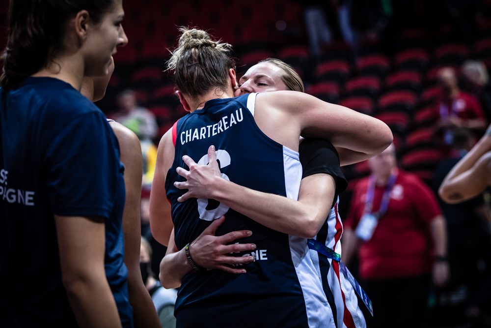 ASVEL_Feminin's tweet image. 🖤🖤🖤

@Alexia_seven x @MarineJ5 
#ASVElles #FIBAWWC