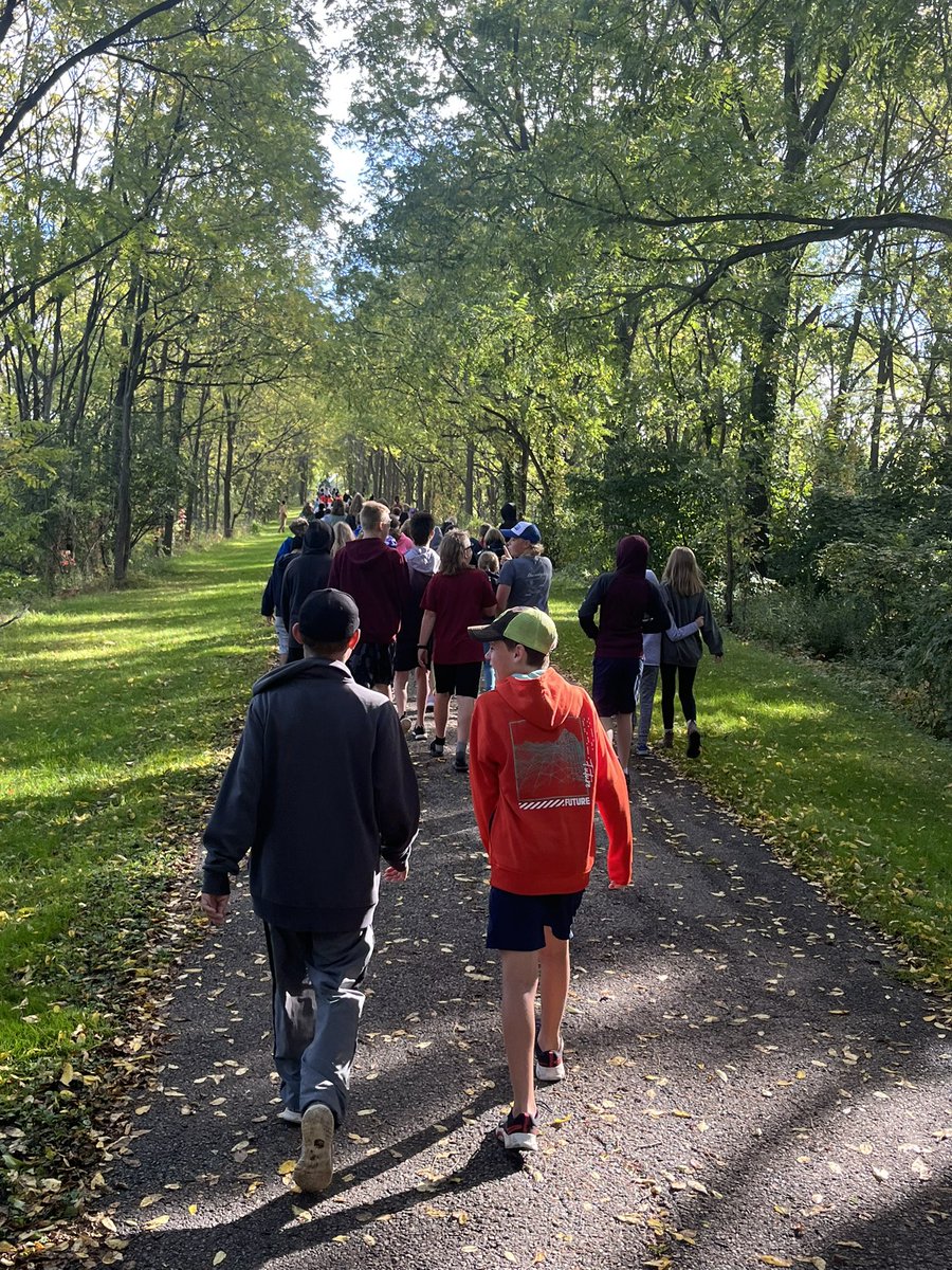 SarahBecker84's tweet photo. Holy Name School Terry Fox Walk today! Fall like temperatures didn’t stop us from “Trying like Terry!” Walking and running together as a school raising money for cancer research! @HolyNameofMary #tryliketerry @TerryFoxCanada https://t.co/A5qU4e0O3x