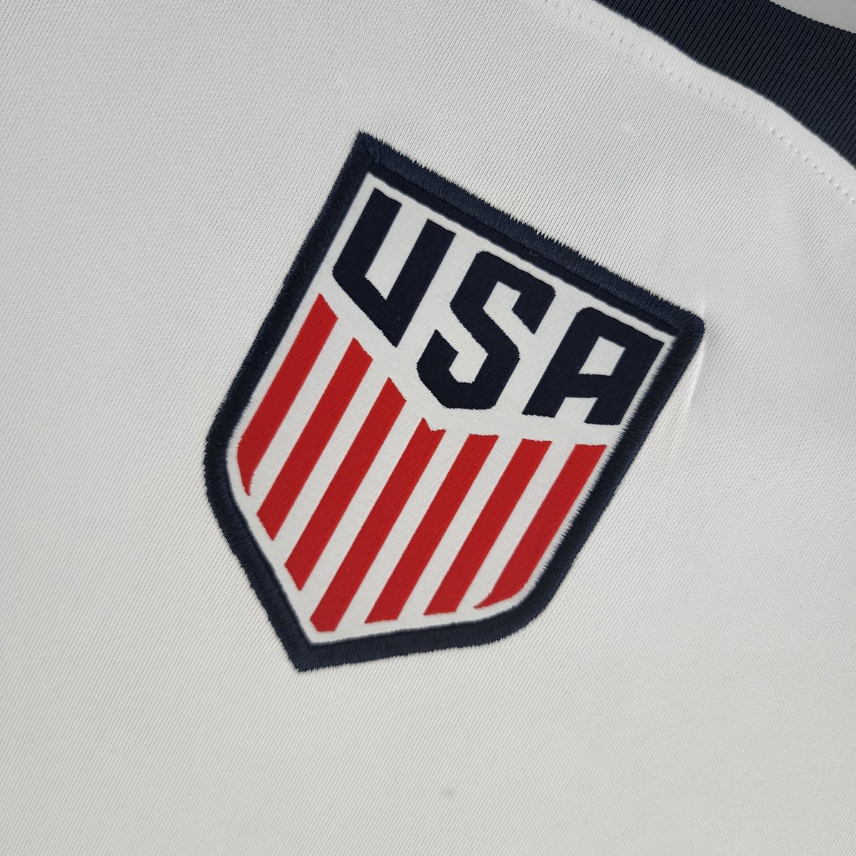 CamisaPesada's tweet photo. 🇺🇲 YANKEES!
O novo manto dos EUA é predominantemente branco e traz o novo template da Nike como base. A gola é redonda e tem a parte frontal azul marinho com as laterais e nucas brancas.

Adquira já:

👕 EUA Home 22/23
📲 https://t.co/xqCVAfZkkR

#camisapesada
#asuafootballstore https://t.co/mbtvOUgwAn