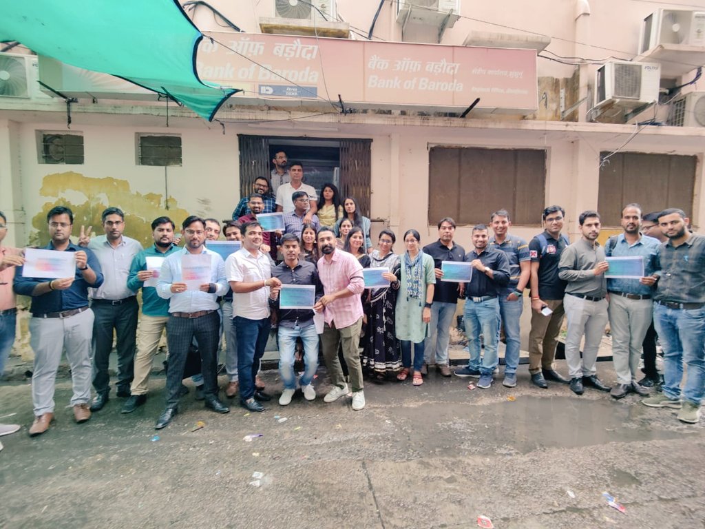 Yatishs65614829's tweet photo. #fight_for_dignity
#bankofbaroda

Death with dignity is better than life with humiliation.
@bankofbaroda 
@PMOIndia 
@RBI
@mohitbehlTOI
SAY NO TO INHUMAN BEHAVIOUR

#team jhunjhunu regional office https://t.co/e0XEvFSLKR