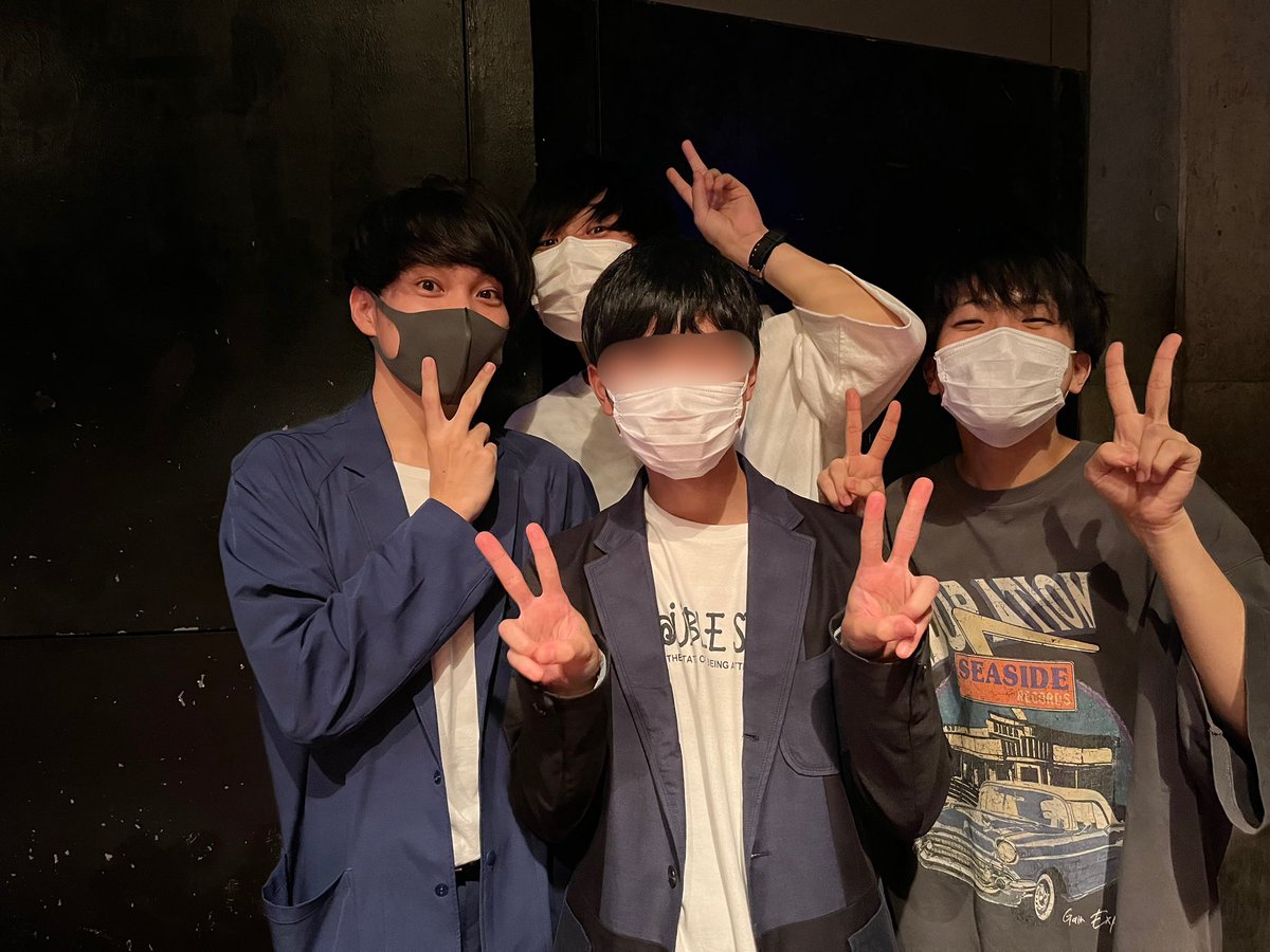 Hello_shuya's tweet photo. 2022.9.22(木) OSAKA MUSE

TRACK15 2nd EP「夜と僕の話」
release tour final
今日はハロハロとライブ当日に沼ったTRACK15観てきた！！めちゃめちゃ楽し過ぎて幸せが溢れた🍀😊✨
#Hello_Hello_Nara
#TRACK15 https://t.co/Ho9zPWeh2U
