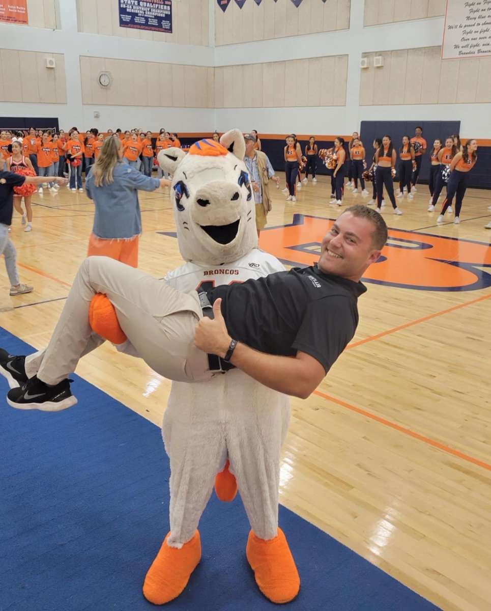 Joe DeCarlo WX (@joedecarlowx) on Twitter photo A blast this morning hanging with ‘Benny the Bronco’ at <a href="/BrandeisHigh/">Brandeis High School</a>
<a href="/CW35SA/">CW35</a> <a href="/News4SA/">News 4 San Antonio</a> <a href="/KABBFOX29/">FOX SA</a> A blast this morning hanging with ‘Benny the Bronco’ at <a href="/BrandeisHigh/">Brandeis High School</a>
<a href="/CW35SA/">CW35</a> <a href="/News4SA/">News 4 San Antonio</a> <a href="/KABBFOX29/">FOX SA</a>