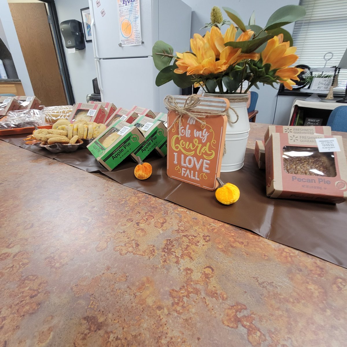 Mrs_DV3's tweet photo. Happy Fall🍁Enjoy a pie from the Social Committee. https://t.co/569jWxeuJU