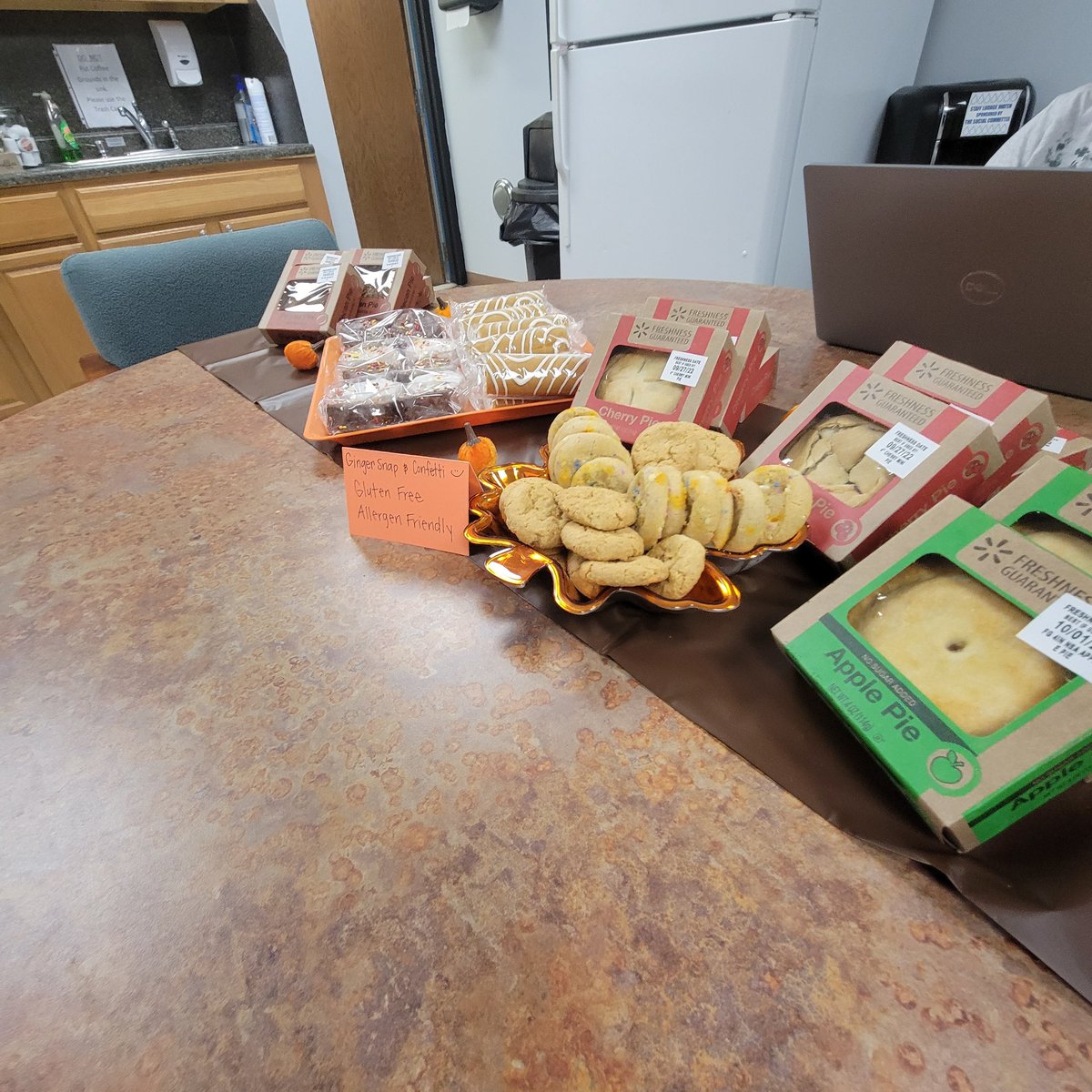 Mrs_DV3's tweet photo. Happy Fall🍁Enjoy a pie from the Social Committee. https://t.co/569jWxeuJU