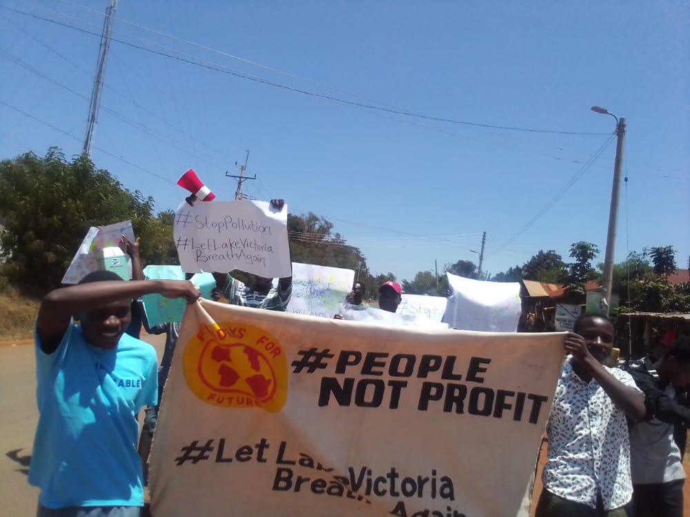 fazeelamubarak's tweet photo. CLIMATE REPARATIONS NOW! climate struggle has been there for years, which is why we must take a stand now#PeopleNotProfit #FFFKE #LossandDamageFinance  #LaudatoSi #PeopleNotProfit https://t.co/Mpe0faQvRT