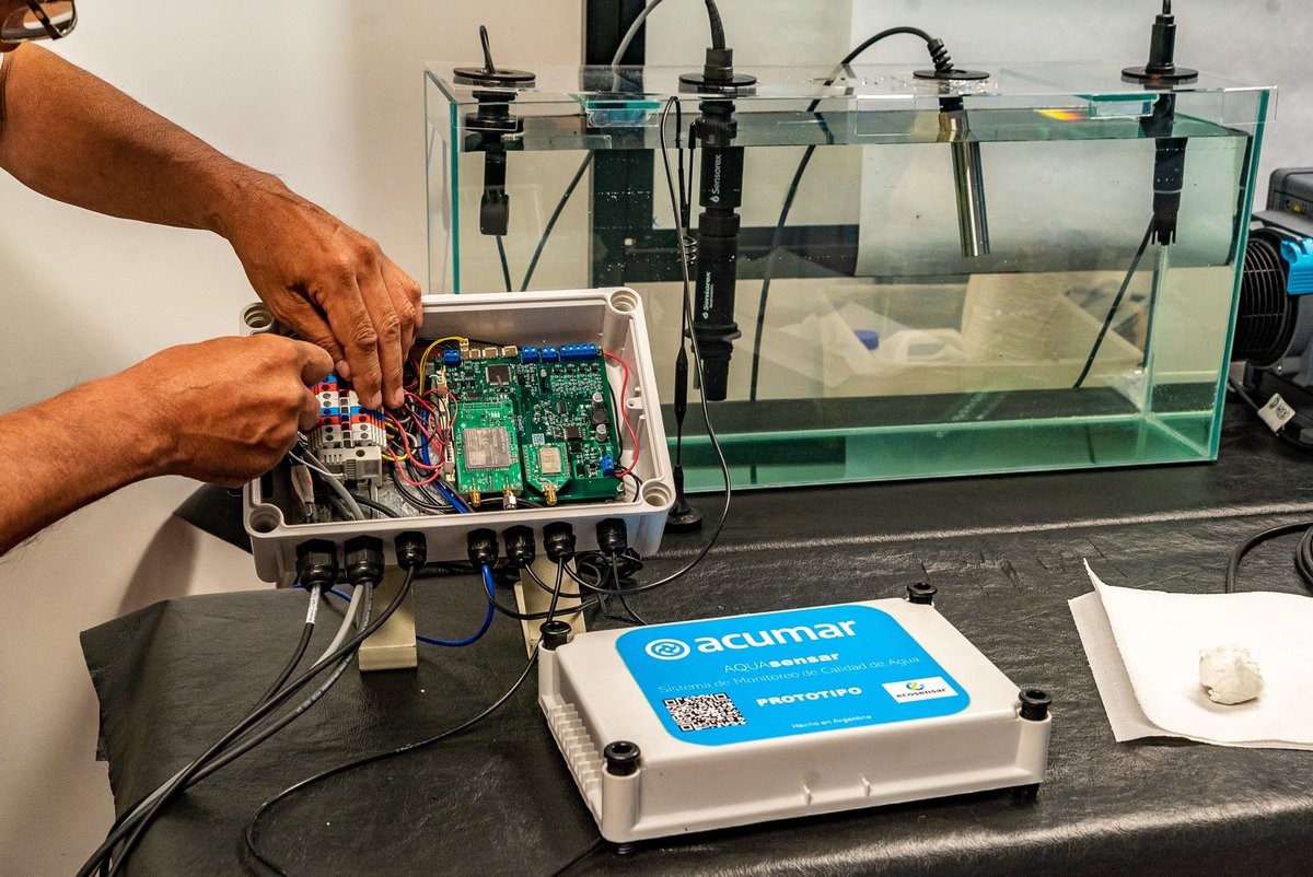 agenciaidiar's tweet photo. Financiamos un nuevo equipamiento para el laboratorio ambiental de @acumarriachuelo que permitirá un salto cualitativo en las capacidades de fiscalización y control industrial de la cuenca Matanza- Riachuelo.

Más info: https://t.co/9mbEFjsKq2 https://t.co/h6PXcaC8V3
