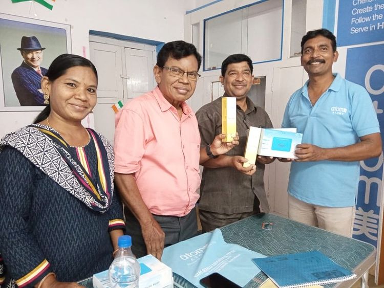 AtomyVizag's tweet photo. JC Sekhar Purchased Oral Care SET, Tooth Brush BOX, 2 No's 200gm-Tooth Paste Products Today 14,400 P.V. New Member of ATOMY
#atomy #atomytoothpaste #atomytoothbrush #atomyoralcaresystem https://t.co/0aej4uv2sq