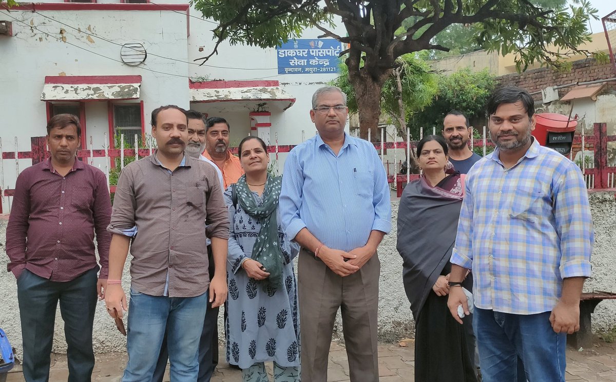 SavingsMathura's tweet photo. Presided a meeting of saving agents of Vrindavan in post office Vrindavan with SPM today to mobilise national savings programme enthusiastically nd resolve postal problems @DDSavingsAgra @IndiaPostOffice https://t.co/yrAhFlCy7d