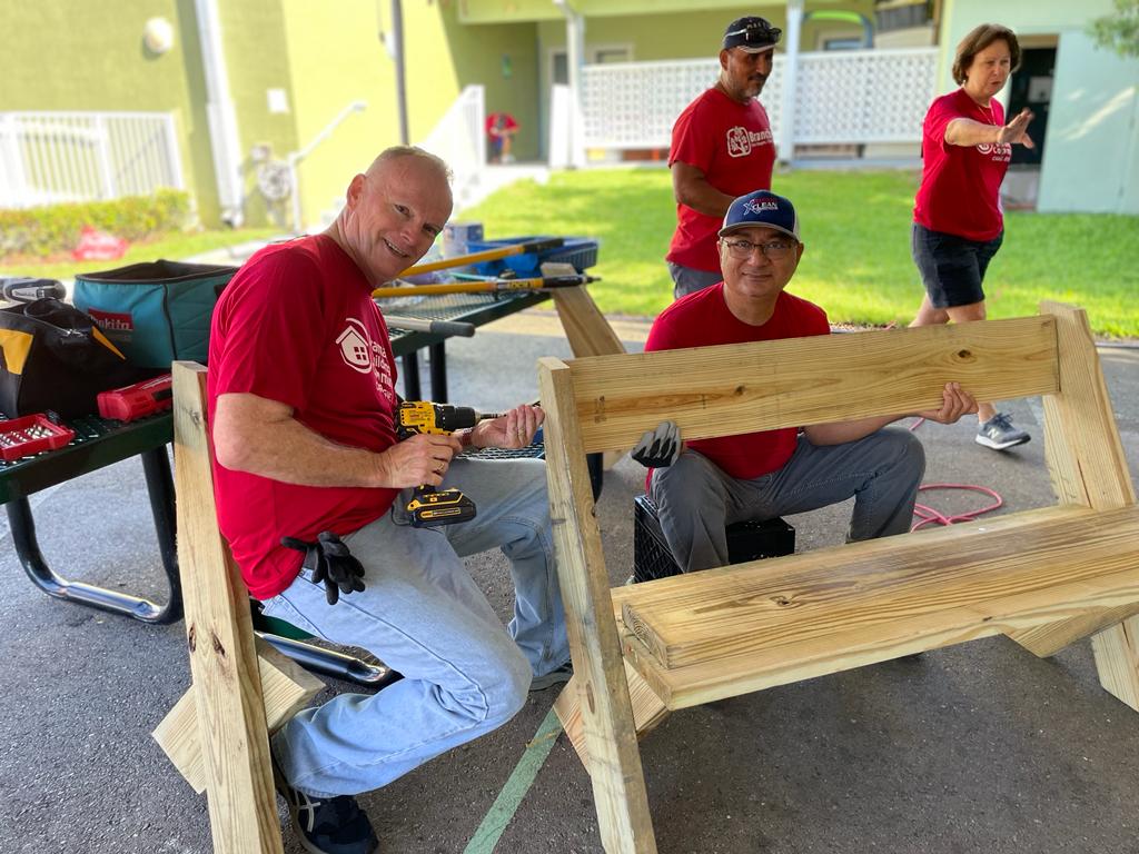 BranchesFL's tweet photo. We are so grateful to have the @aramarkcommunity team out here working hard and beautifying our Branches’ Florida City site for #ABCDay! Thank you for your amazing service to our community!
@aramark @socialcurrentnews #aramarkvolunteer https://t.co/z1XAKdMOSK