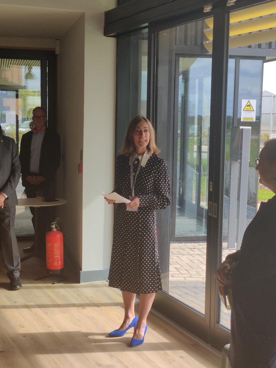 Foodanddrinkfed's tweet photo. Today, our Director of Policy @AlmondJayne along with Skills Manager Mark Corbett cut the ribbon for the @unilincoln Holbeach Campus Food Enterprise Zone ✂️

The initiative covers business growth, skills and R&amp;D across manufacturing &amp; other areas👷

Thank you for having us 🫶 https://t.co/qDqM0fb79N