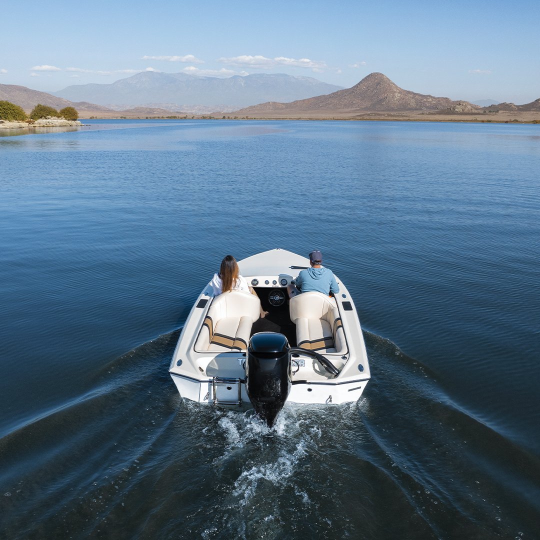 With fall quickly approaching, it’s time to prepare your boat for the off-season. No matter how you choose to store your boat for the colder months, preparing your boat for the winter is essential so it’ll be looking pristine next season. sunbrel.la/boating-season